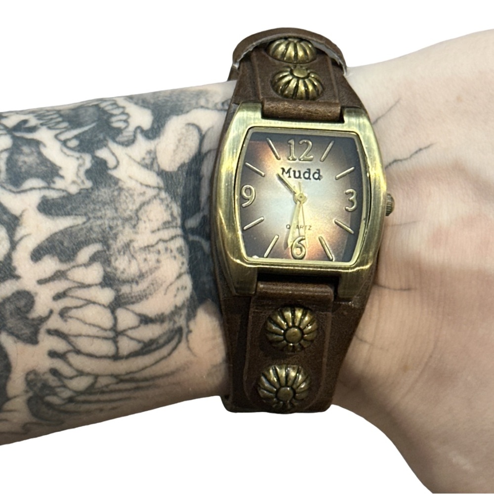 VINTAGE Y2K MUDD women's pretty brown/gold watch, good condition.